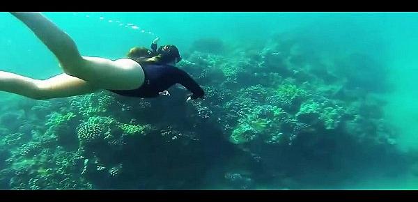  Swimming Underwater Girls Full HD [HD, 720p]